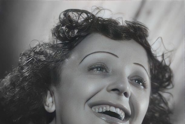 Édith Piaf : la voix qui traverse le temps Hymne à l'amour
