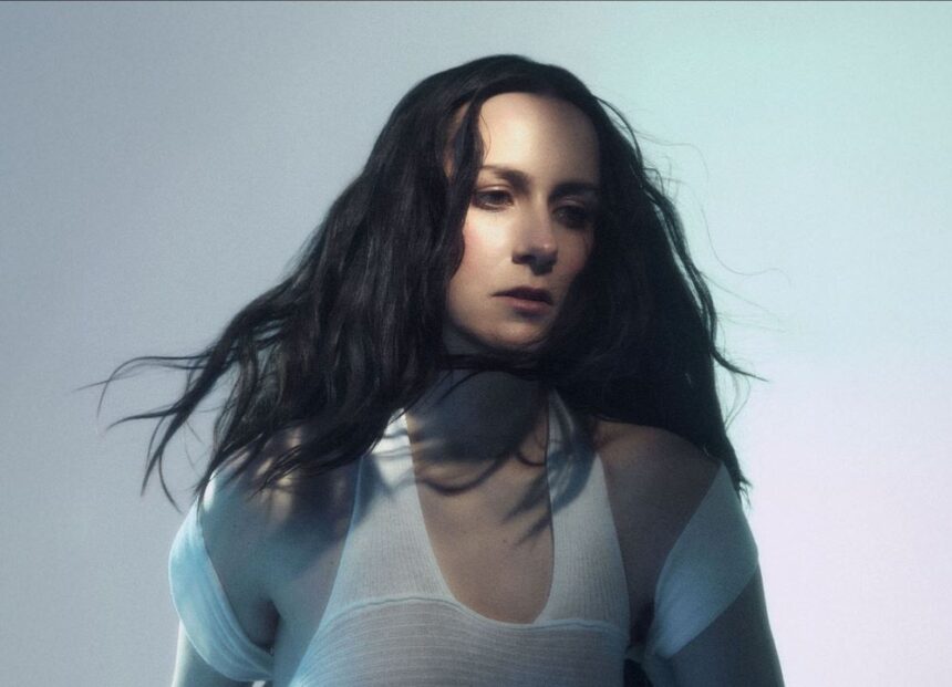 Iris Caltwait dévoile "Again, For The First Time"