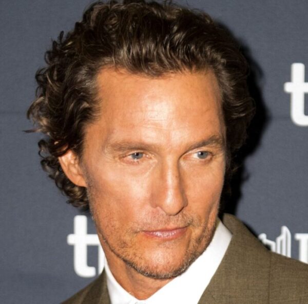 Positano : Matthew McConaughey retrouve le cinéma romantique face à Zoe Saldaña