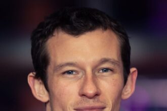Qui est Callum Turner, pressenti pour James Bond ?
