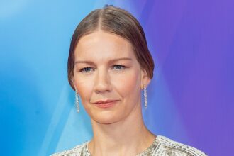 Sandra Hüller bouleverse la Berlinale 2026 avec “Rose”
