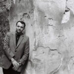 Charles Garatynski : une poésie du silence et des identités blessées