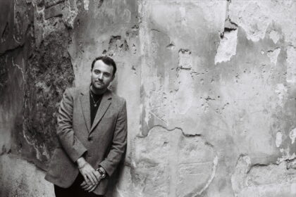 Charles Garatynski : une poésie du silence et des identités blessées