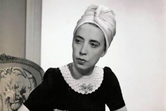 Schiaparelli : Fashion Becomes Art au V&A, la mode comme geste artistique