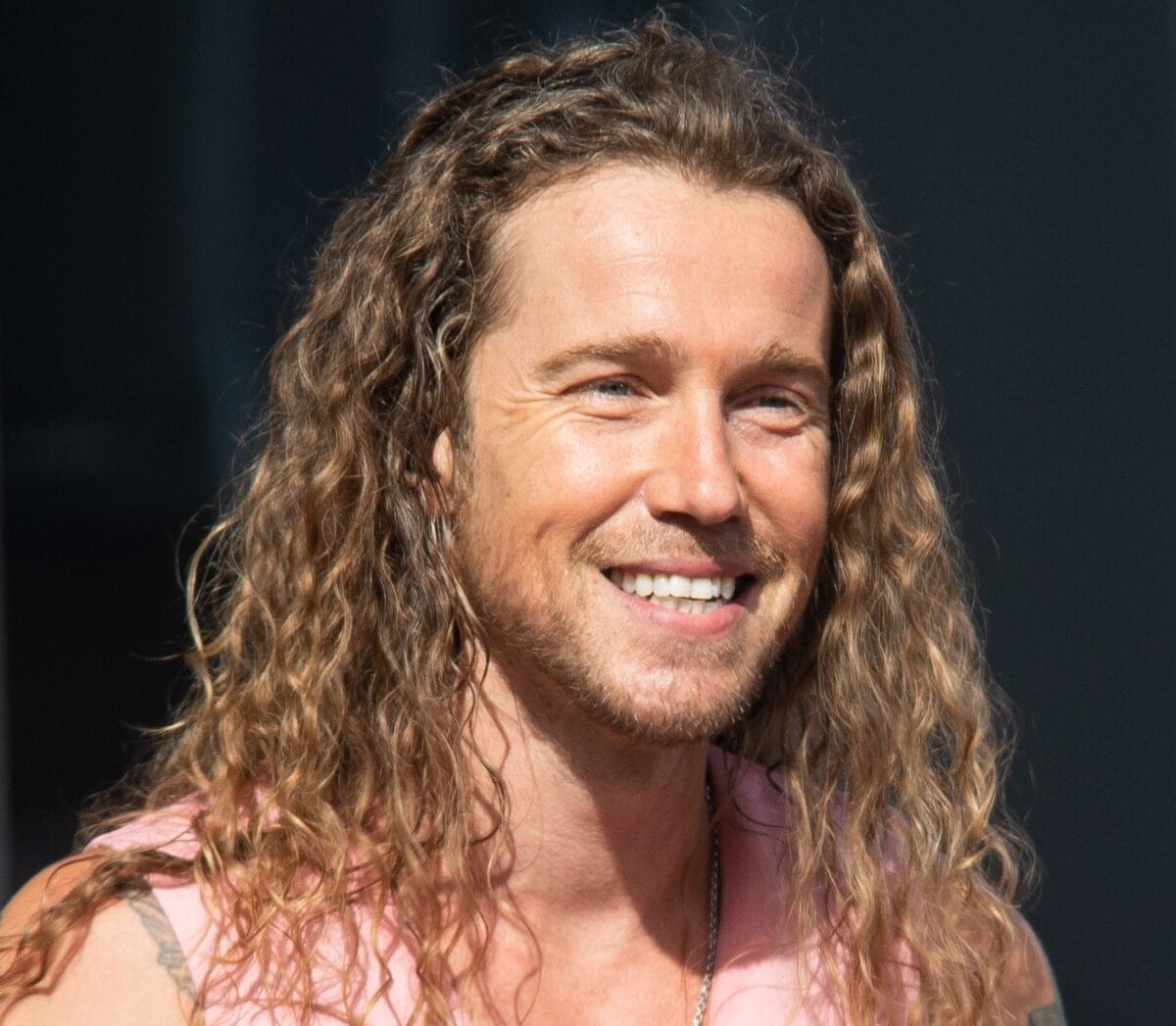 Julien Doré ajoute deux nouvelles dates à Paris, porté par l’amour du public