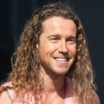 Julien Doré ajoute deux nouvelles dates à Paris, porté par l’amour du public