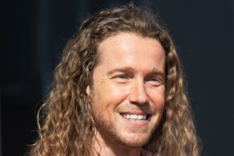 Julien Doré ajoute deux nouvelles dates à Paris, porté par l’amour du public