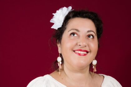 « Rouge Alchimie » de Nora Balile : quand la poésie devient lumière