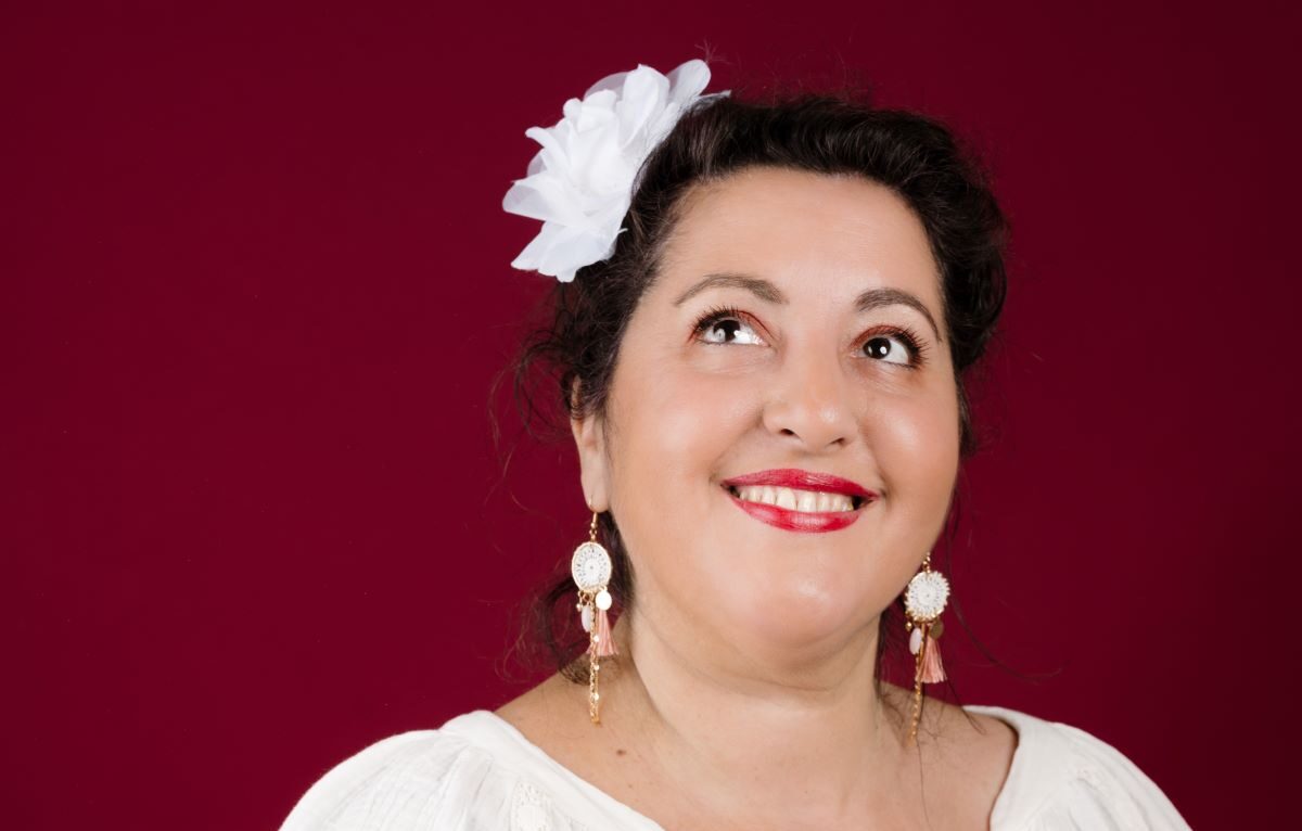 « Rouge Alchimie » de Nora Balile : quand la poésie devient lumière