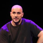 Couleur Framboise : Mehdi Djaadi, un seul-en-scène sensible à La Scala Paris