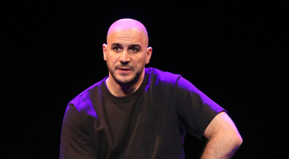 Couleur Framboise : Mehdi Djaadi, un seul-en-scène sensible à La Scala Paris