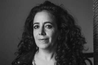 À voix basse : Leyla Bouzid explore les silences familiaux et l’identité