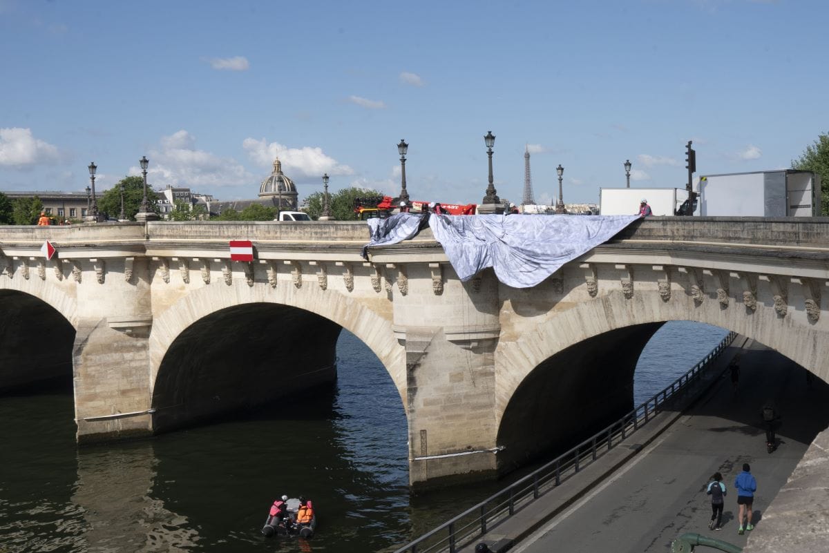 « La Caverne du Pont Neuf » : JR transforme le cœur de Paris