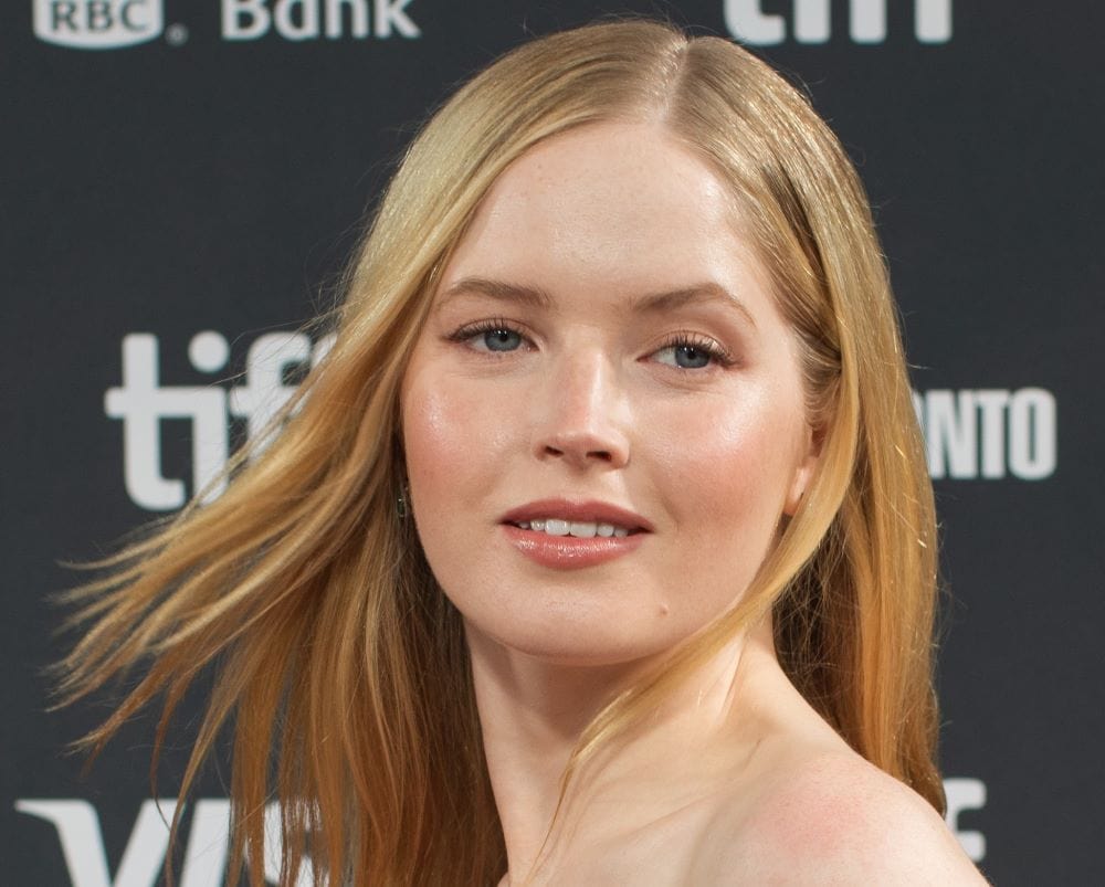 « Moss & Freud » : Ellie Bamber incarne une Kate Moss intime face à Derek Jacobi