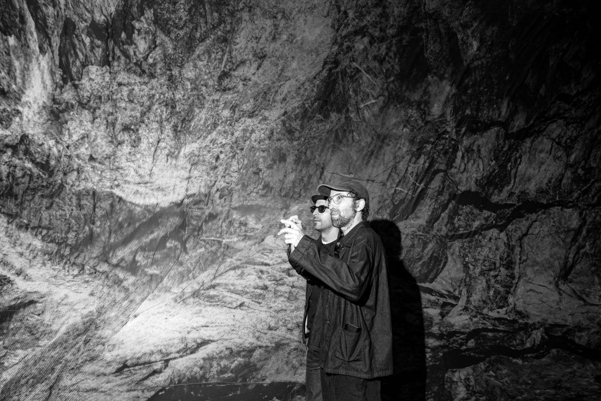 JR et Thomas Bangalter dans La Caverne du Pont Neuf