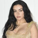 Charli XCX fait ses débuts dans un rôle principal au cinéma avec Eruption
