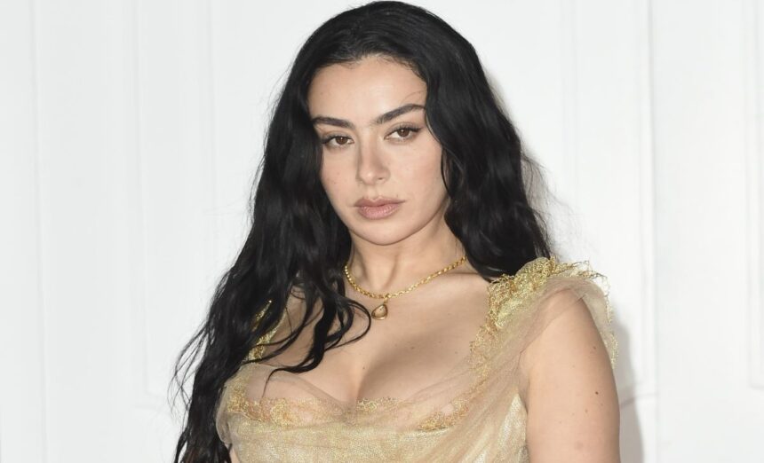 Charli XCX fait ses débuts dans un rôle principal au cinéma avec Eruption