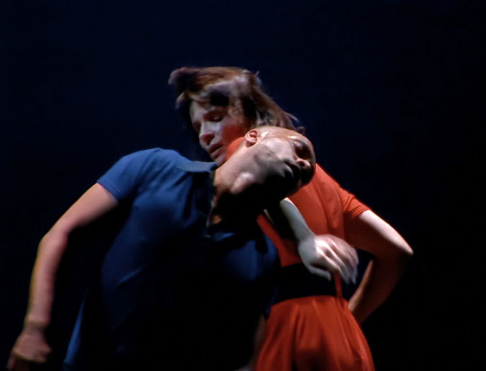 Juliette Binoche et Akram Khan, dans le film "En nous"