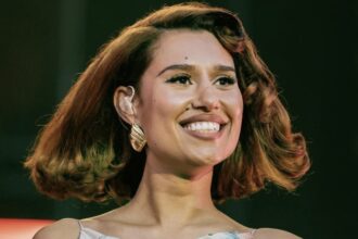 RAYE : comment une chanteuse rejetée par son label est devenue le symbole de la liberté artistique