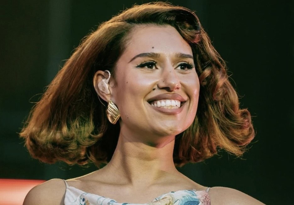 RAYE : comment une chanteuse rejetée par son label est devenue le symbole de la liberté artistique