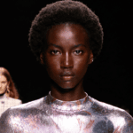 Anok Yai : pourquoi le mannequin de l'année sera l'un des visages à suivre pendant la Fashion Week de Paris