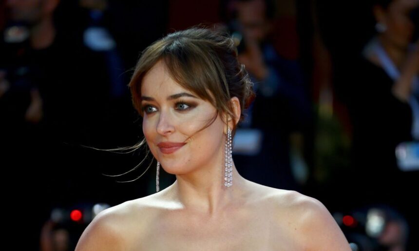 Dakota Johnson transformée en Marilyn Monroe pour Flesh Impact