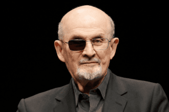 Knife: The Attempted Murder of Salman Rushdie : un documentaire sur l'attaque contre l'écrivain