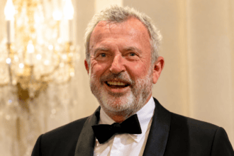 Mort de Sam Neill : retour sur une carrière de plus de cinquante ans