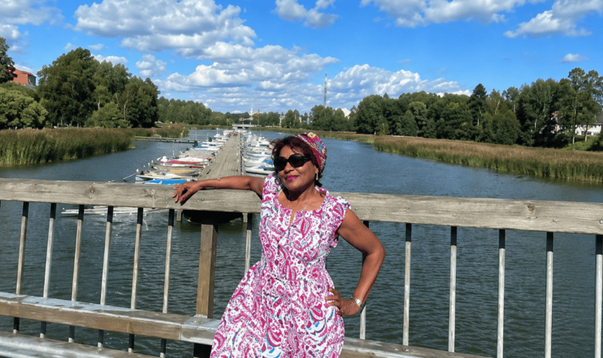 Maggy de Coster explore ses racines entre Cuba et Haïti dans "Au nom de ma mère"