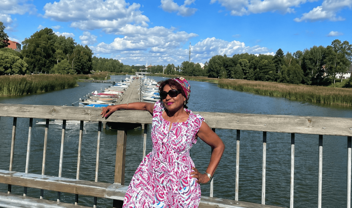 Maggy de Coster explore ses racines entre Cuba et Haïti dans "Au nom de ma mère"