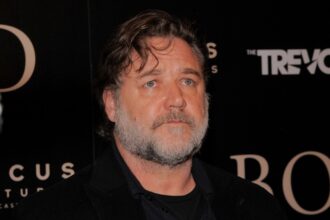 Bluefly : Russell Crowe et Priyanka Chopra Jonas réunis dans un thriller de science-fiction