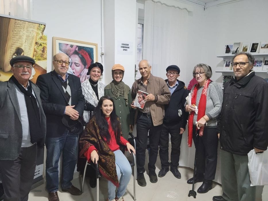 Inès Hayouni avec des ecrivains a Alger
