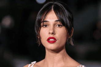 Naomi Scott et Kit Harington remontent le temps dans Eternal Return