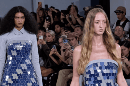 Paris Fashion Week : ANREALAGE dévoile des robes qui changent de couleur