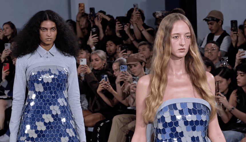 Paris Fashion Week : ANREALAGE dévoile des robes qui changent de couleur