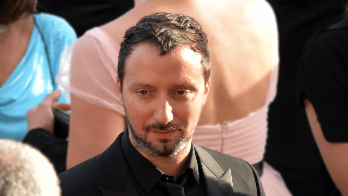 Anthony Vaccarello quitte Saint Laurent après dix ans à la direction artistique