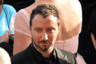 Anthony Vaccarello quitte Saint Laurent après dix ans à la direction artistique