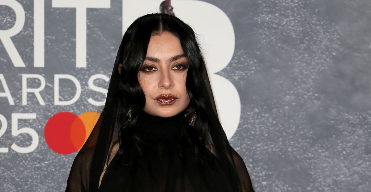 Charli XCX rejoint Leonardo DiCaprio dans le prochain film de Martin Scorsese